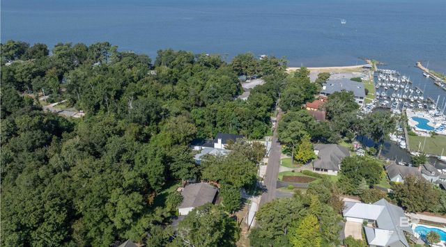 206 Volanta Avenue, Fairhope, AL 36532