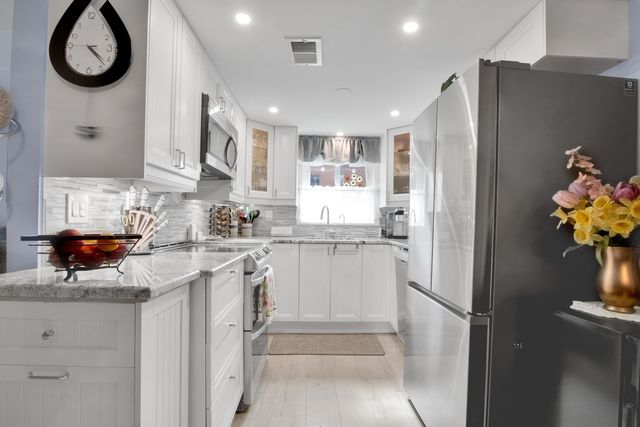 7012 98th Street 1A, Chicago Ridge, IL 60415