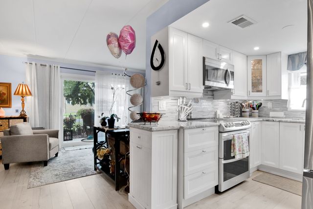 7012 98th Street 1A, Chicago Ridge, IL 60415