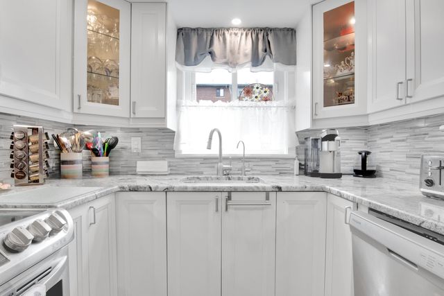 7012 98th Street 1A, Chicago Ridge, IL 60415