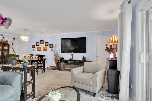 7012 98th Street 1A, Chicago Ridge, IL 60415