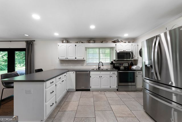 212 Sherwood Drive, Calhoun, GA 30701