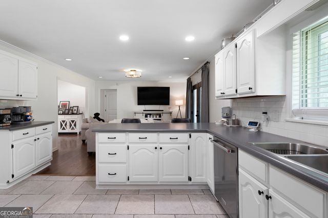 212 Sherwood Drive, Calhoun, GA 30701