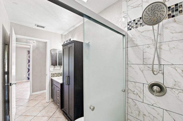 674 SW LAKEHURST Drive, Port St. Lucie, Port St Lucie, FL 34983