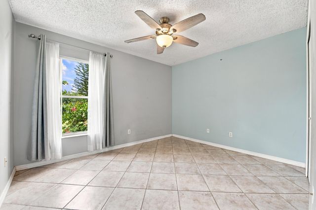 674 SW LAKEHURST Drive, Port St. Lucie, Port St Lucie, FL 34983