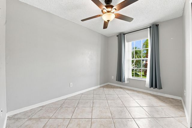 674 SW LAKEHURST Drive, Port St. Lucie, Port St Lucie, FL 34983