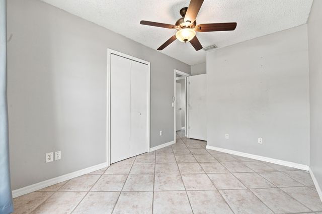 674 SW LAKEHURST Drive, Port St. Lucie, Port St Lucie, FL 34983