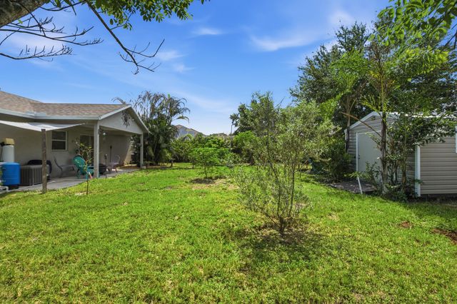 674 SW LAKEHURST Drive, Port St. Lucie, Port St Lucie, FL 34983