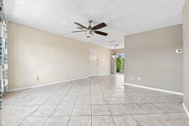 674 SW LAKEHURST Drive, Port St. Lucie, Port St Lucie, FL 34983