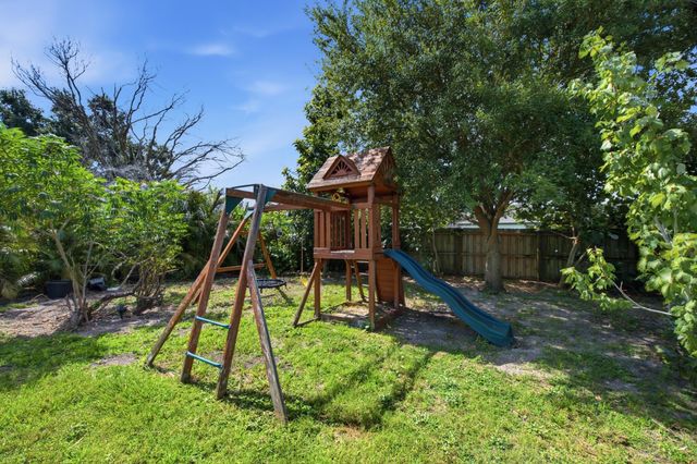 674 SW LAKEHURST Drive, Port St. Lucie, Port St Lucie, FL 34983