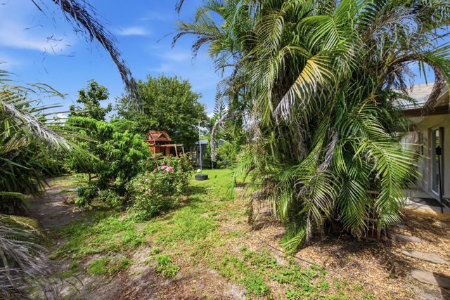 674 SW LAKEHURST Drive, Port St. Lucie, Port St Lucie, FL 34983