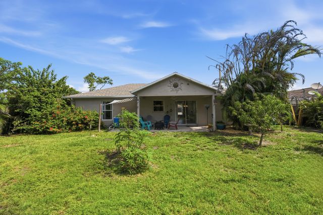 674 SW LAKEHURST Drive, Port St. Lucie, Port St Lucie, FL 34983