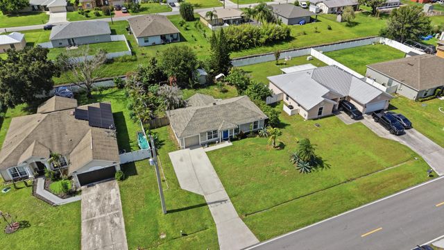 674 SW LAKEHURST Drive, Port St. Lucie, Port St Lucie, FL 34983