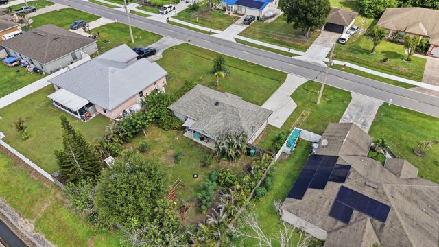 674 SW LAKEHURST Drive, Port St. Lucie, Port St Lucie, FL 34983