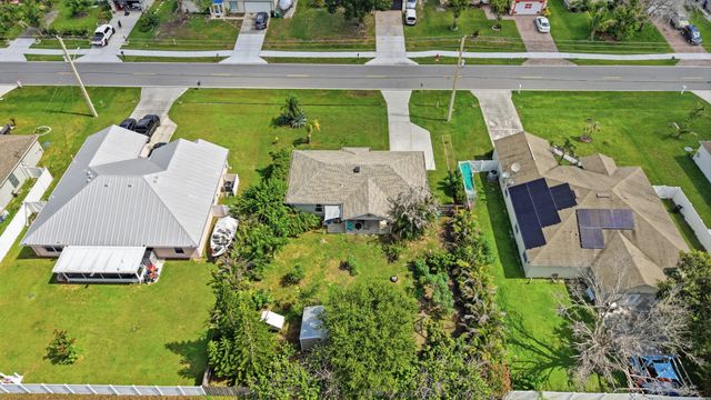 674 SW LAKEHURST Drive, Port St. Lucie, Port St Lucie, FL 34983