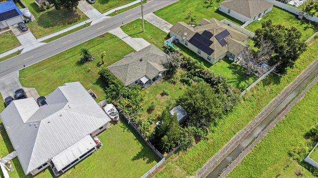 674 SW LAKEHURST Drive, Port St. Lucie, Port St Lucie, FL 34983