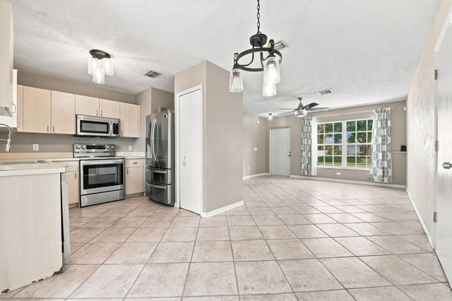 674 SW LAKEHURST Drive, Port St. Lucie, Port St Lucie, FL 34983