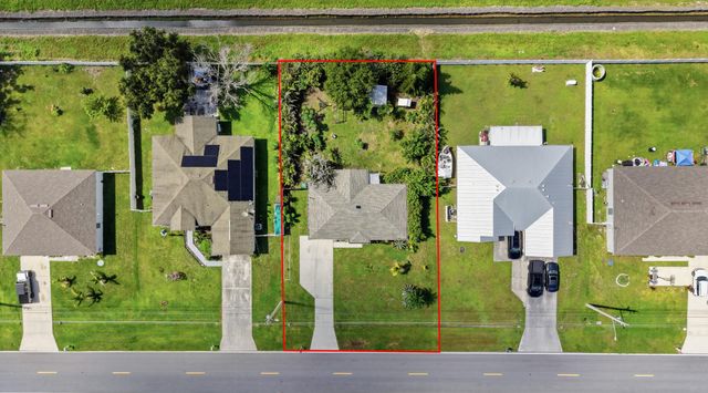 674 SW LAKEHURST Drive, Port St. Lucie, Port St Lucie, FL 34983