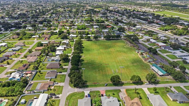 674 SW LAKEHURST Drive, Port St. Lucie, Port St Lucie, FL 34983