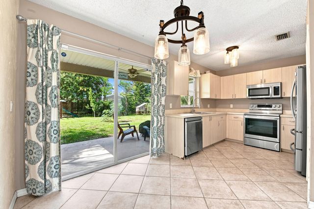 674 SW LAKEHURST Drive, Port St. Lucie, Port St Lucie, FL 34983