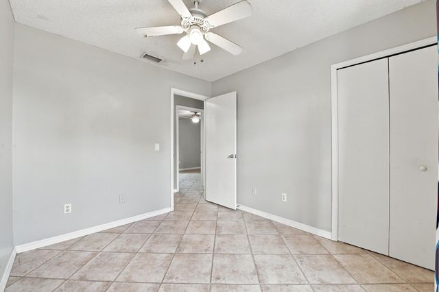 674 SW LAKEHURST Drive, Port St. Lucie, Port St Lucie, FL 34983