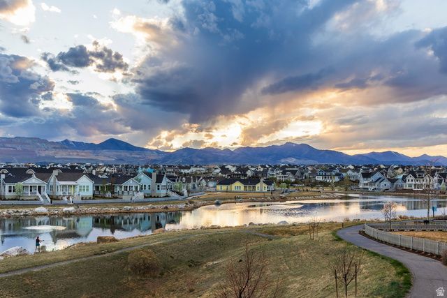 10962 S PADDLE BOARD WAY, South Jordan, UT 84009