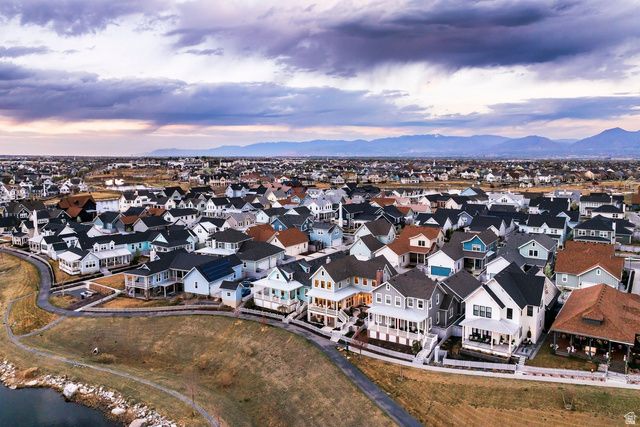 10962 S PADDLE BOARD WAY, South Jordan, UT 84009