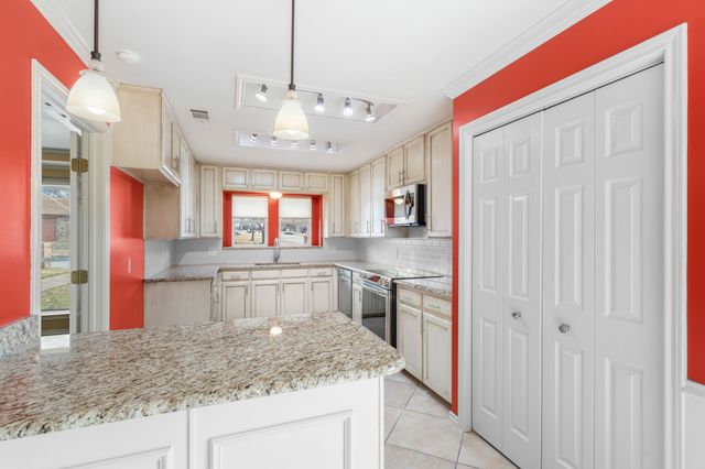 7401 Spring Lea Way, North Richland Hills, TX 76182