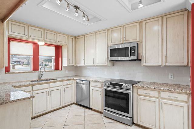 7401 Spring Lea Way, North Richland Hills, TX 76182