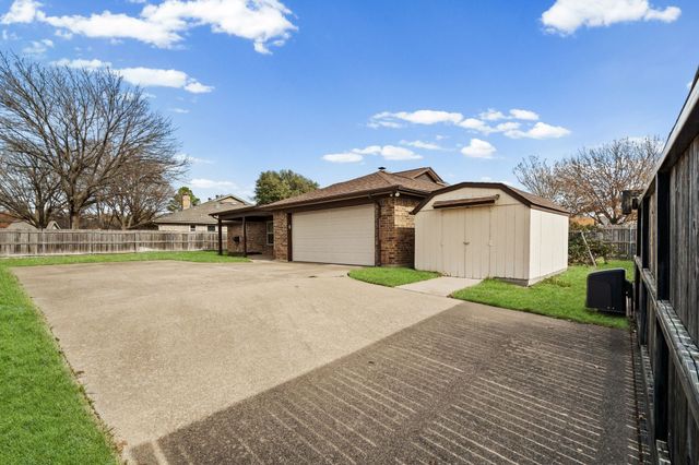 7401 Spring Lea Way, North Richland Hills, TX 76182