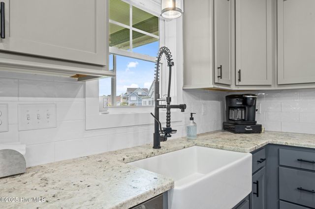 604 Trawler Place, Newport, NC 28570