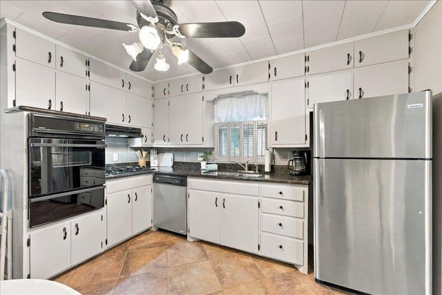 1535 SUNSET Drive, Council Bluffs, IA 51503