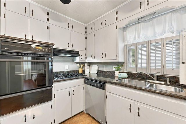 1535 SUNSET Drive, Council Bluffs, IA 51503