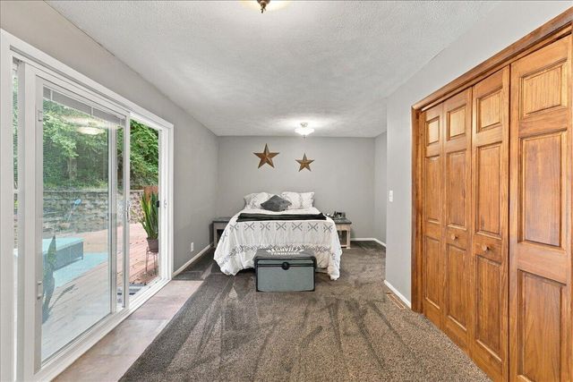 1535 SUNSET Drive, Council Bluffs, IA 51503