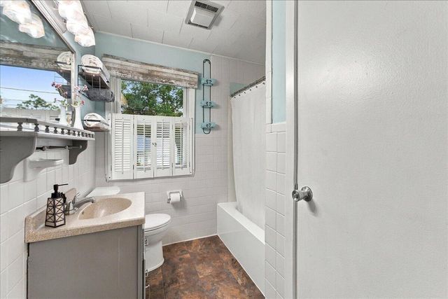 1535 SUNSET Drive, Council Bluffs, IA 51503