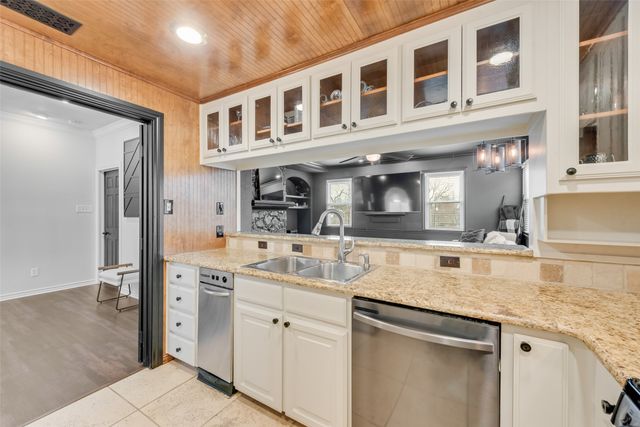 3411 W 6th Street, Fort Worth, TX 76107