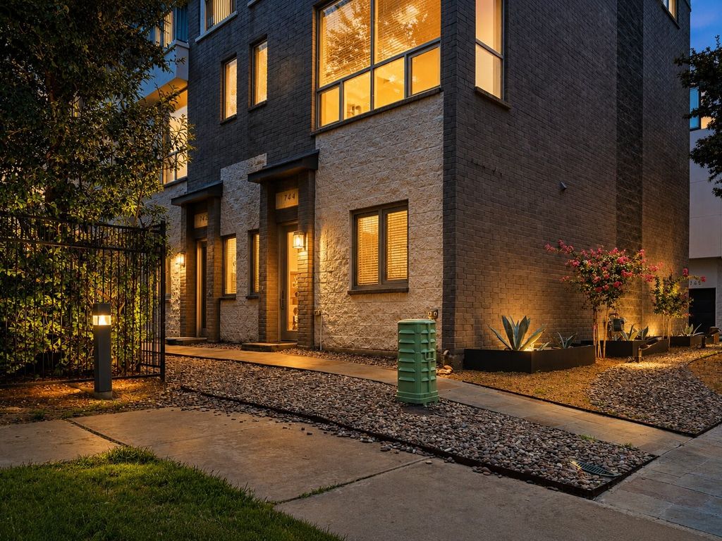 744 Cannen John Lane, Dallas, TX 75204