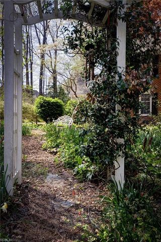 110 James Bray DR, Williamsburg, VA 23188