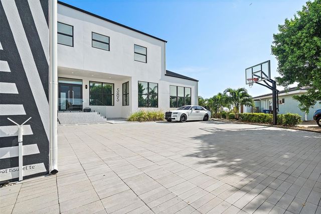 585 DOLPHIN AVENUE SE, St Petersburg, FL 33705