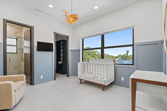 585 DOLPHIN AVENUE SE, St Petersburg, FL 33705