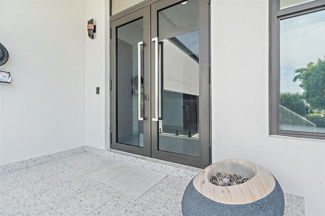 585 DOLPHIN AVENUE SE, St Petersburg, FL 33705