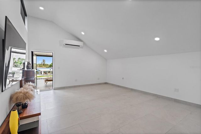 585 DOLPHIN AVENUE SE, St Petersburg, FL 33705