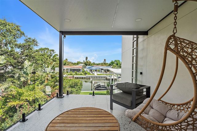 585 DOLPHIN AVENUE SE, St Petersburg, FL 33705