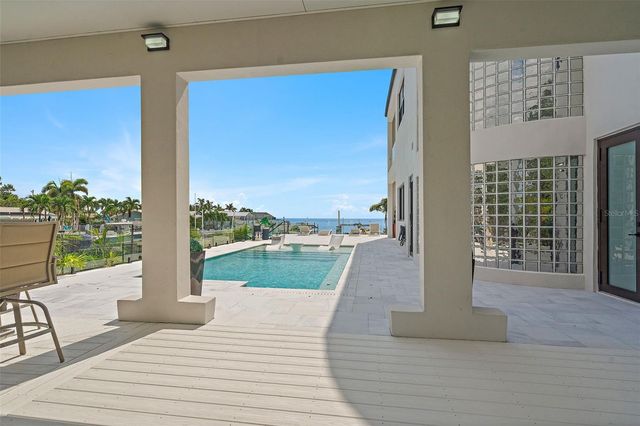 585 DOLPHIN AVENUE SE, St Petersburg, FL 33705
