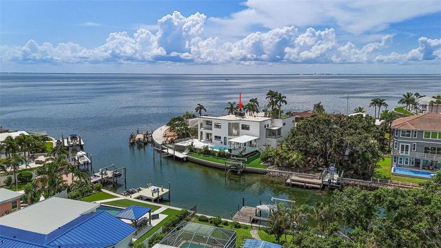 585 DOLPHIN AVENUE SE, St Petersburg, FL 33705