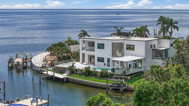 585 DOLPHIN AVENUE SE, St Petersburg, FL 33705