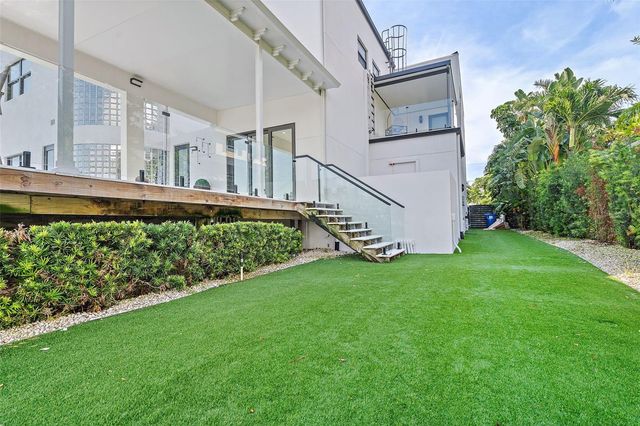 585 DOLPHIN AVENUE SE, St Petersburg, FL 33705