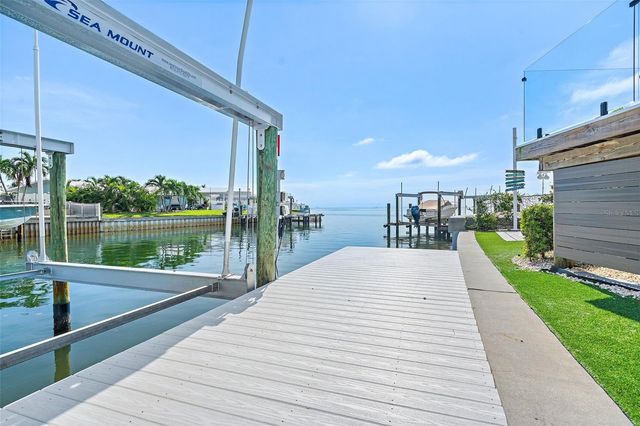 585 DOLPHIN AVENUE SE, St Petersburg, FL 33705