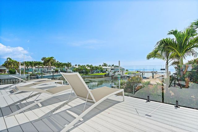 585 DOLPHIN AVENUE SE, St Petersburg, FL 33705