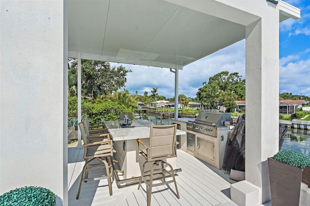 585 DOLPHIN AVENUE SE, St Petersburg, FL 33705